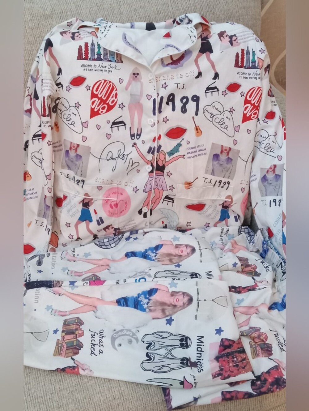 Graphic Taylor Swift 1989 Pajama Set - White with Pink & Blue Prints
